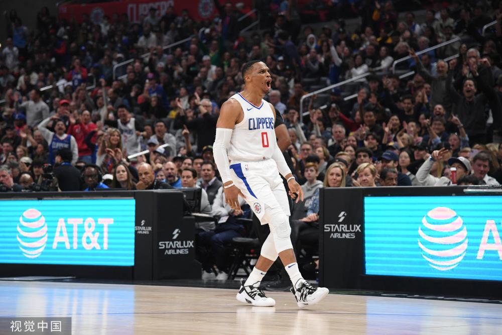 更彰显出一 更彰显出一