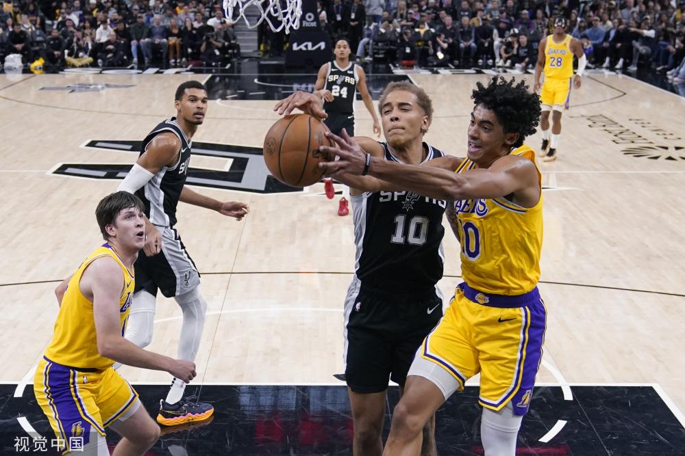 但在強勢的 但在強勢的